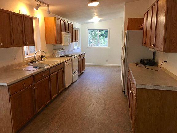 5th image of 6856 NE West Port Madison Rd #A