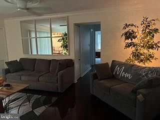 3rd image of 10 Shaftsbury Ct