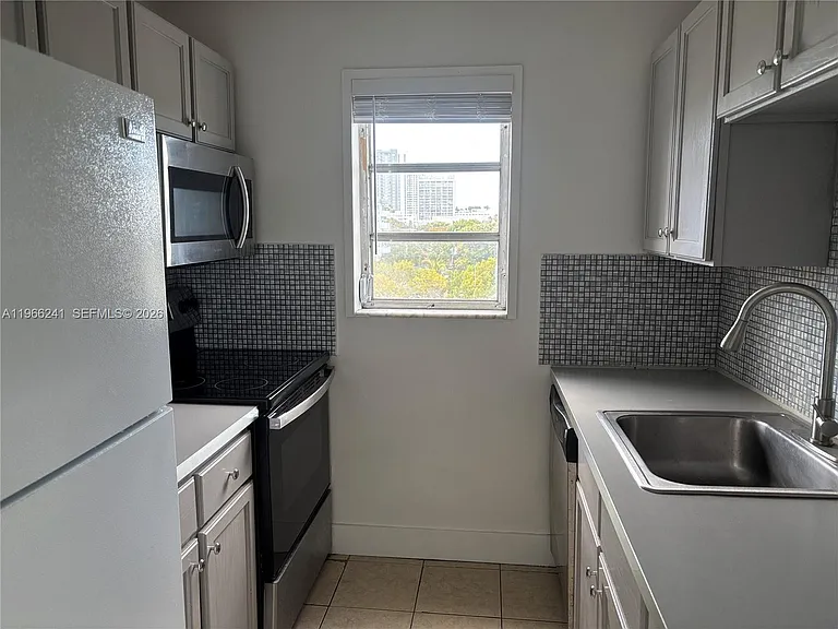 1701 Washington St #504 — Photo 8