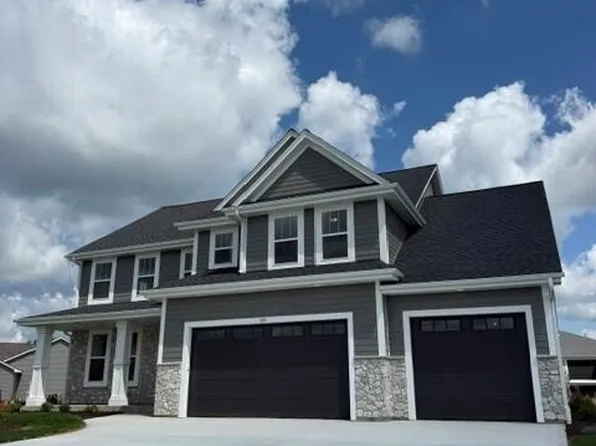 490 Talbots Woods DRIVE, Dousman, WI 53118