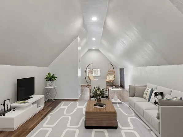 11 Columbus Ave, Lowell, MA 01851