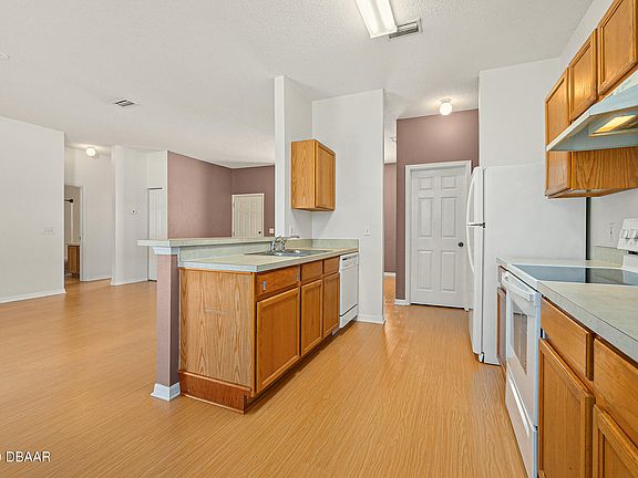 4th image of 110 White Hall Dr