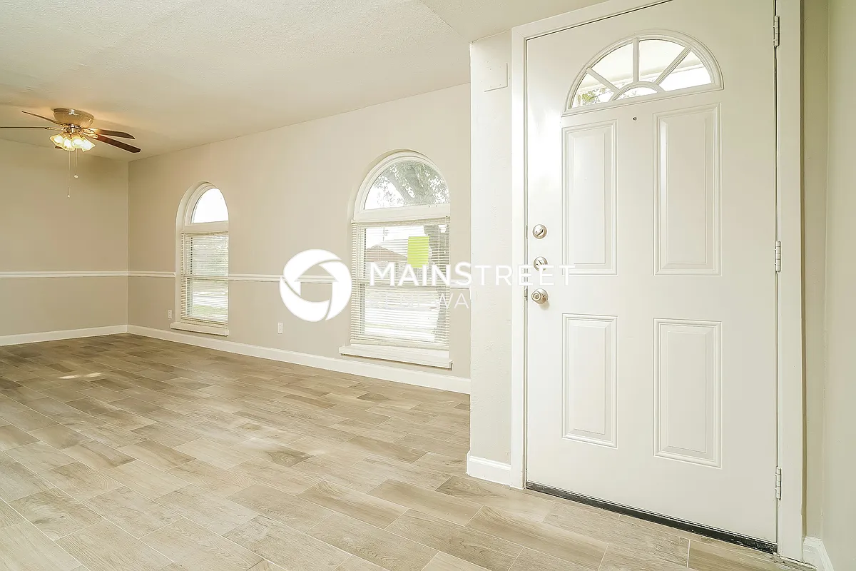 Foyer - 8913 Vernon Dr