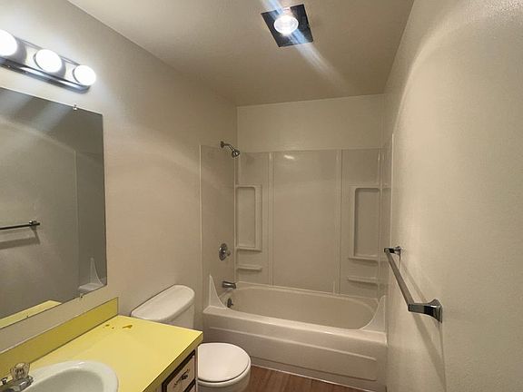 5th image of 1514 Cherry Ave #2