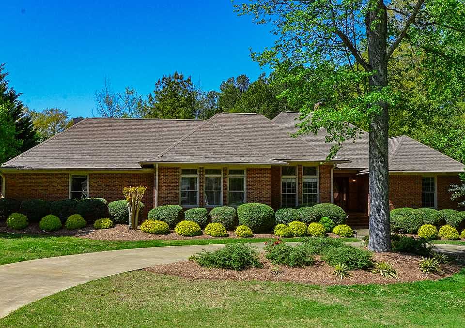 1st image of 216 Muirfield Dr