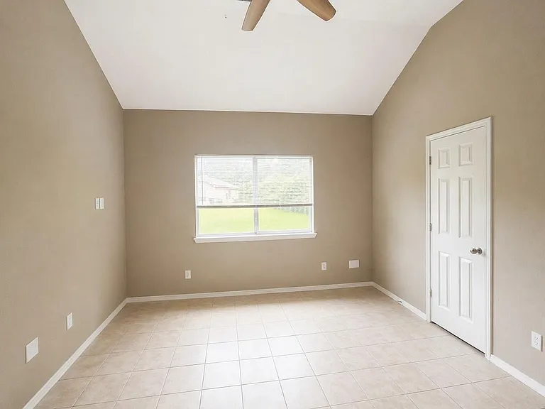 9104 N Green River Dr #A — Photo 37