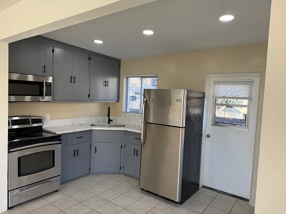 554 Richfield Ave #92020