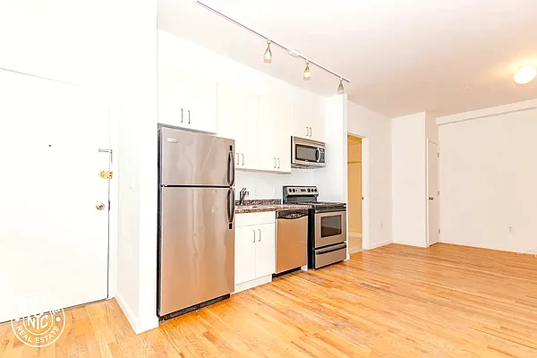 Rented by MySpaceNYC | media 24
