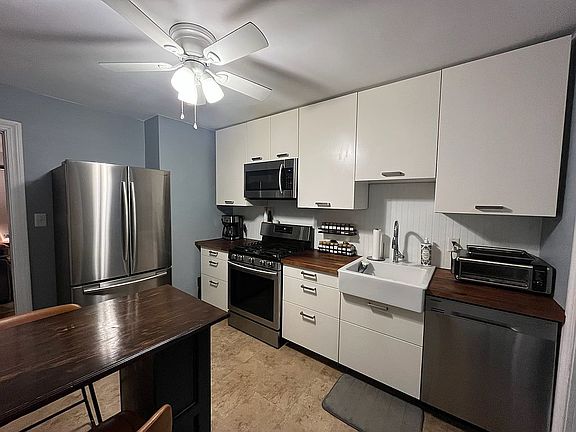 5th image of 616 Ervay Ave