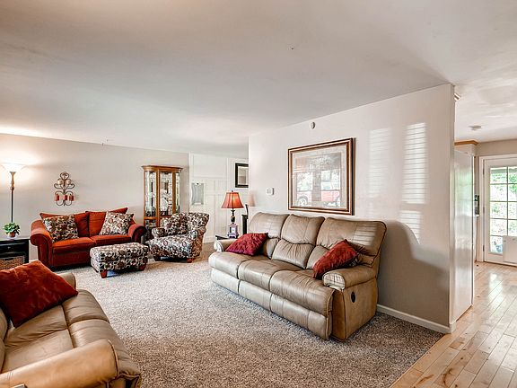 4th image of 8422 Yarrow Ct