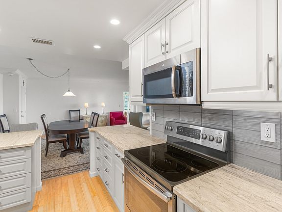 5th image of 3200 NE 36th Street #601