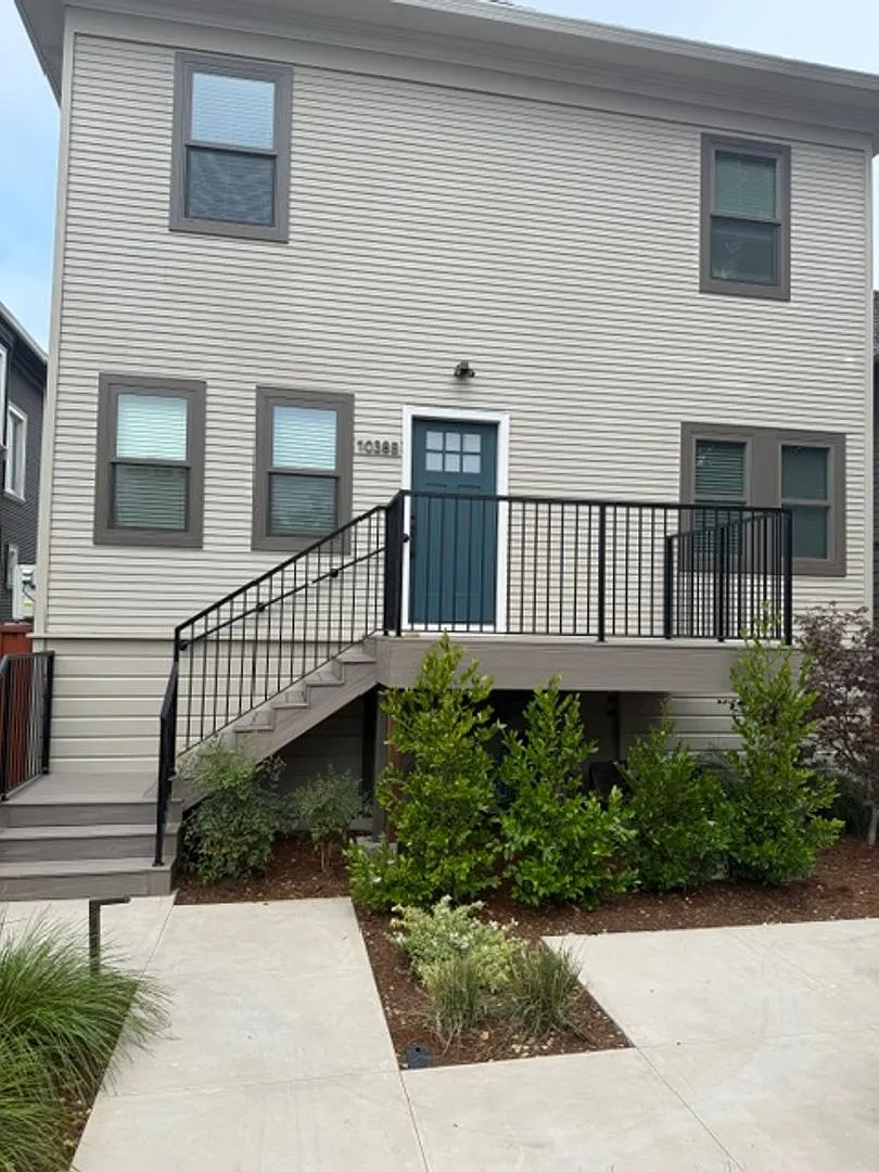 Magnolia - East — Photo 3