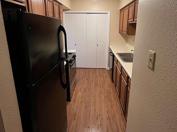 4th image of 8000 Hood Cir #A