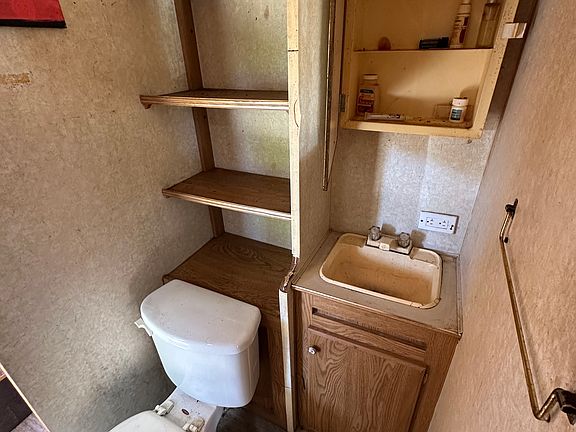 4th image of 515 E Saint Andrew Pl Trailer 35
