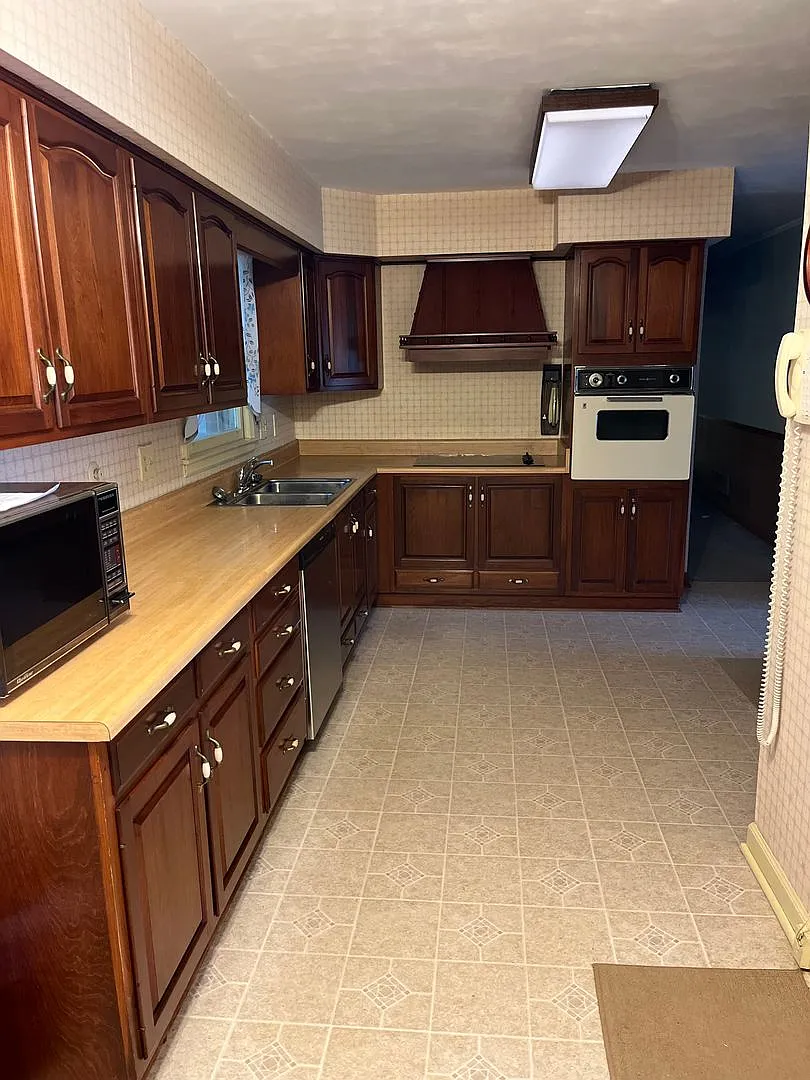 Sought After Community! — Photo 1