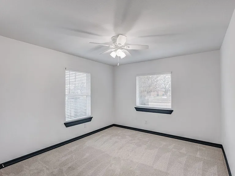 2540 Prichard Ln — Photo 5