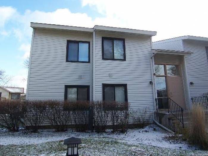 2nd image of 947 Commonwealth Ct