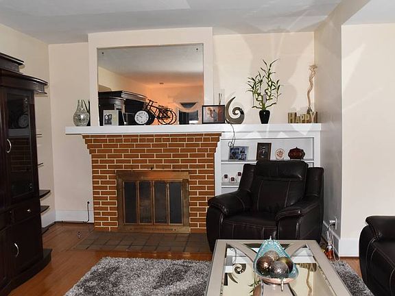 4th image of 32 N End Ave