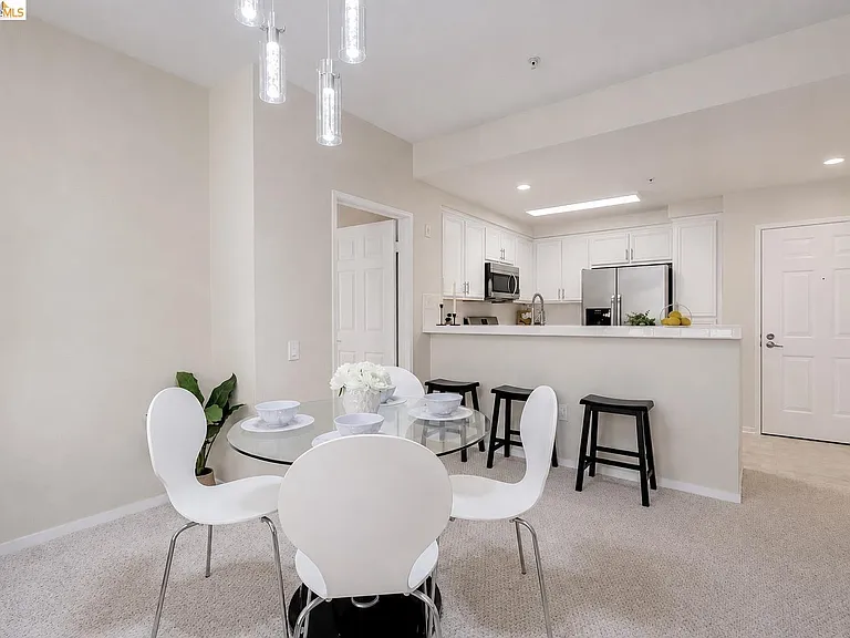 200 Caldecott Ln #108 — Photo 10