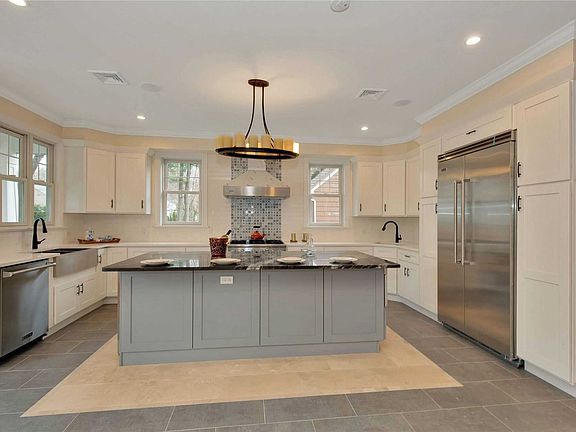 4th image of 125 Park Ave