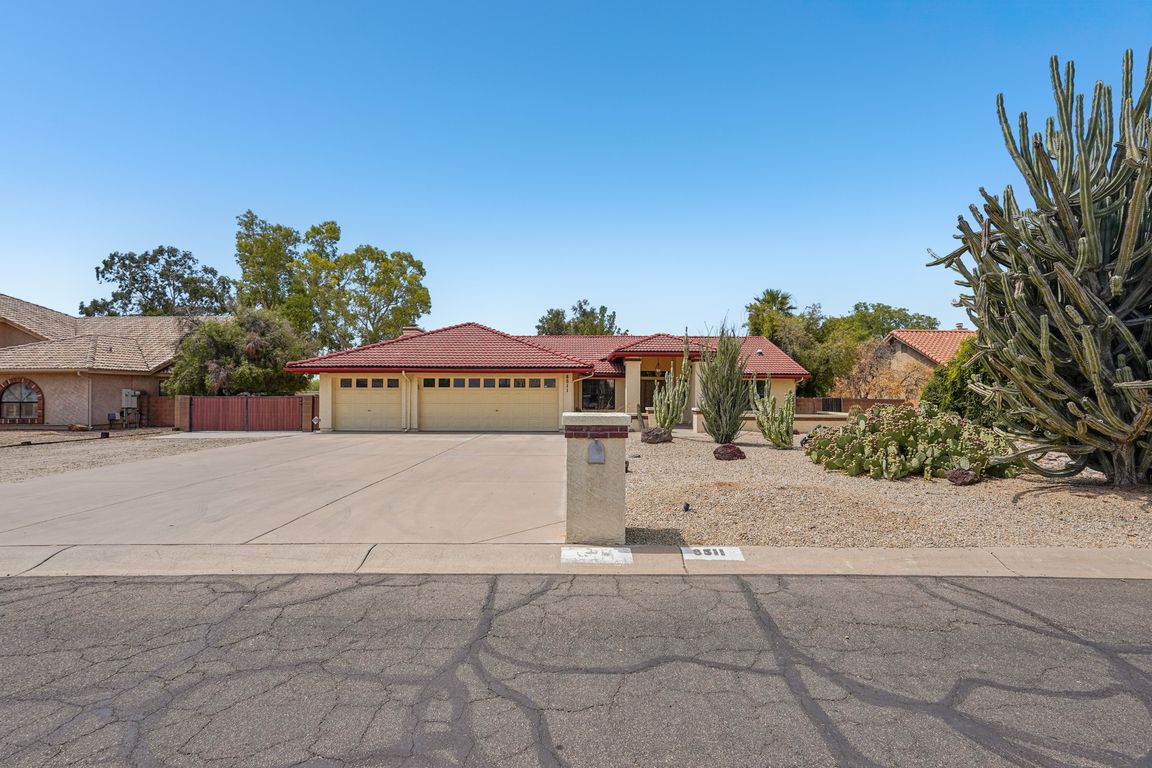 W Via Montoya Dr-S0107-001.jpg