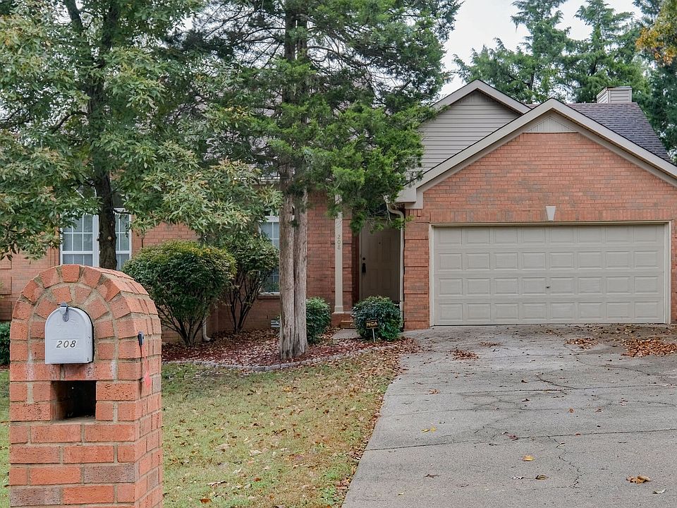 1st image of 208 Dogwood Ln