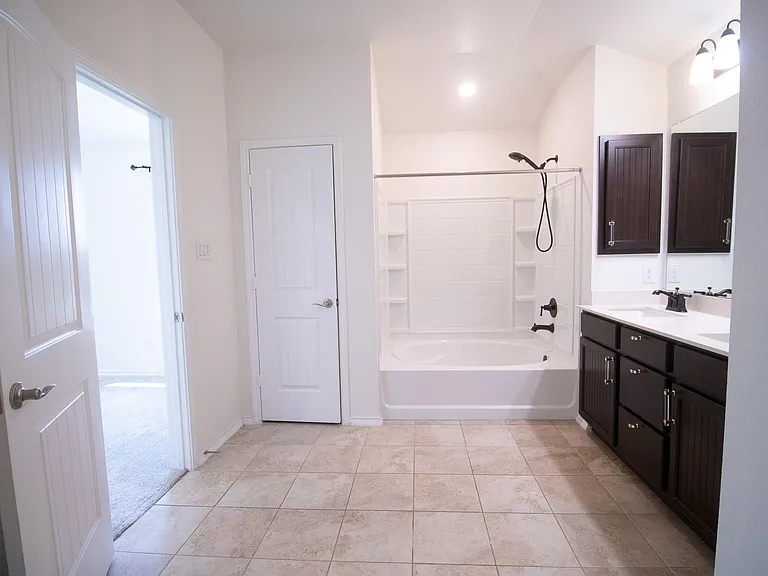 2105 Ebony Dove St — Photo 17
