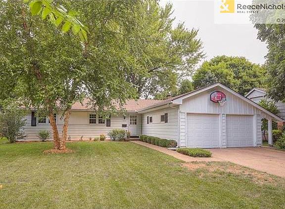Crisp, clean and updated ranch in wonderful Fairway Manor neighborhood!