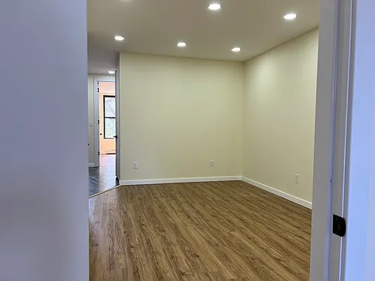 Rented by Redox Group Corp | media 9