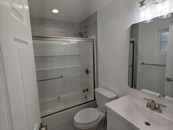 5th image of 10844 Odell Ave