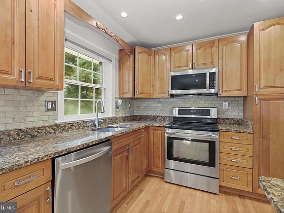 4th image of 8533 High Ridge Rd