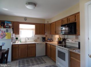 407 Navajo Dr, Royersford, PA 19468