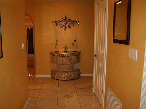 3rd image of 941 Woodgate Dr