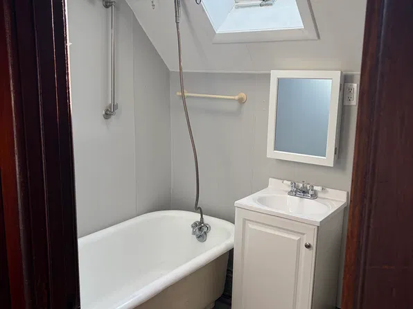 21 Bragaw St #3, New London, CT 06320