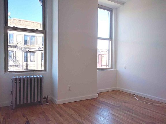 5th image of 124 Jefferson Ave APT 4R