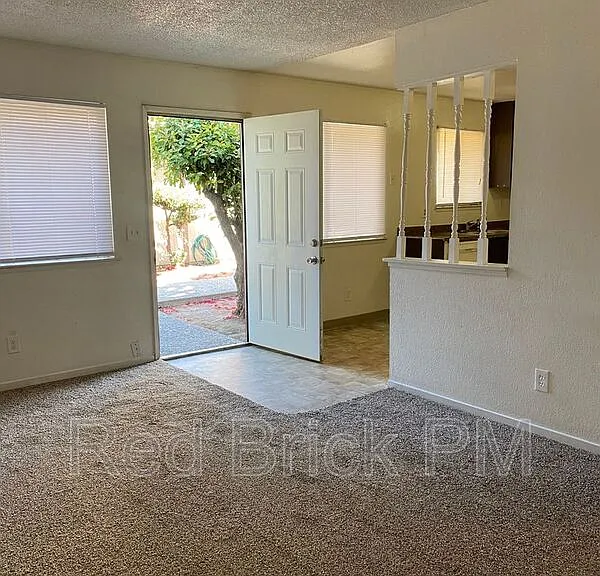 133 Kings Ave — Photo 3
