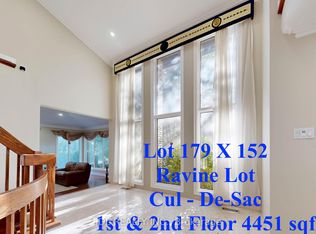 11 Moodie Dr, Richmond Hill, ON L4C8C9