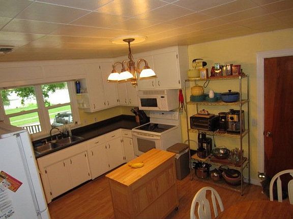 3rd image of 615 N Davis St