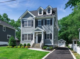 9 Vine St, Chatham, NJ