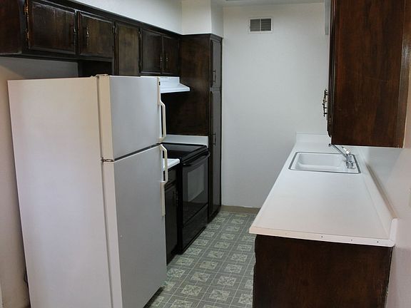 4th image of 233 N E St APT 14