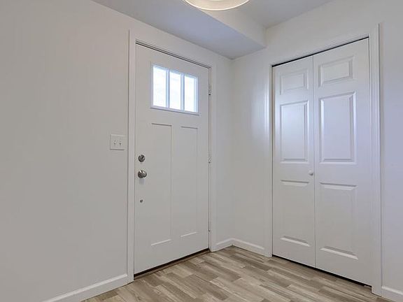 4th image of 8 Southside Dr