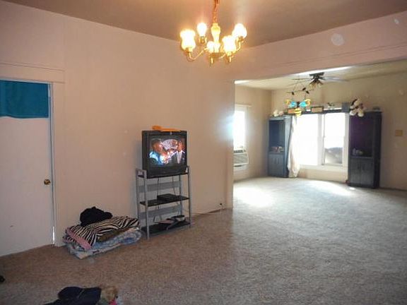 4th image of 603 N Hickory St
