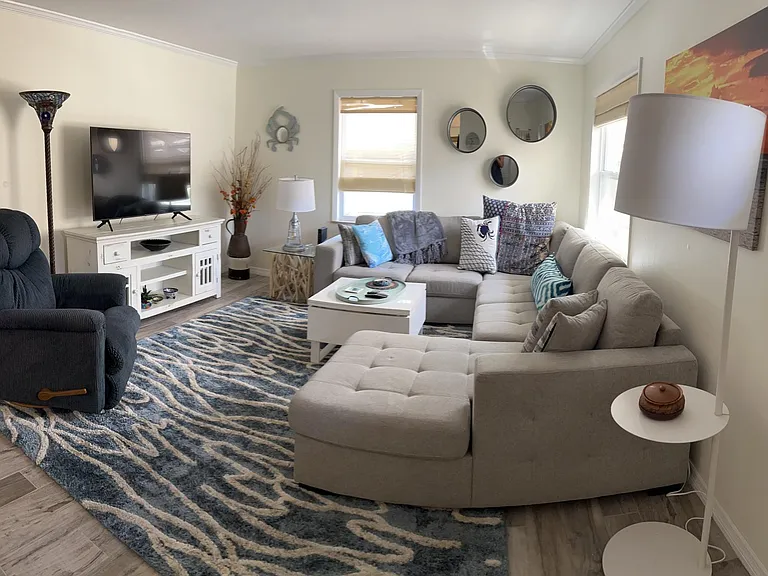573 Tarawitt Dr — Photo 9
