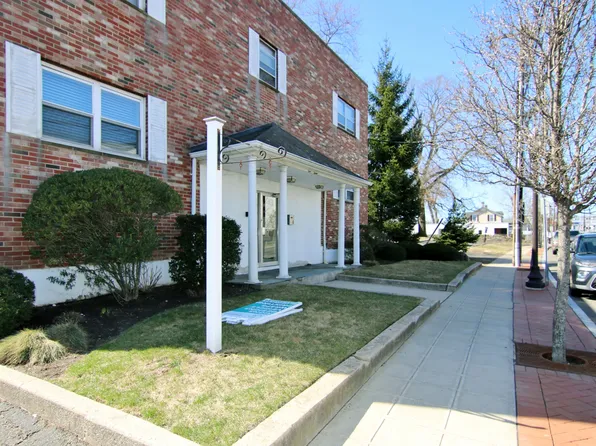 43 Crescent Street APT 11, Stamford, CT 06906