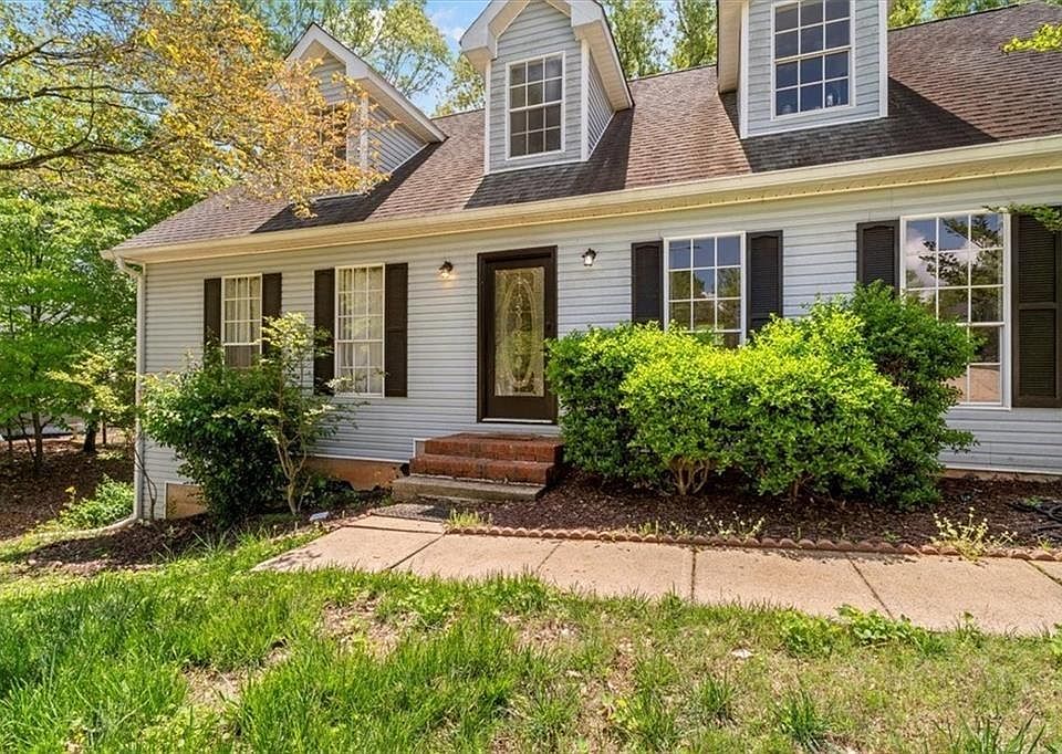1st image of 165 Colony Cir