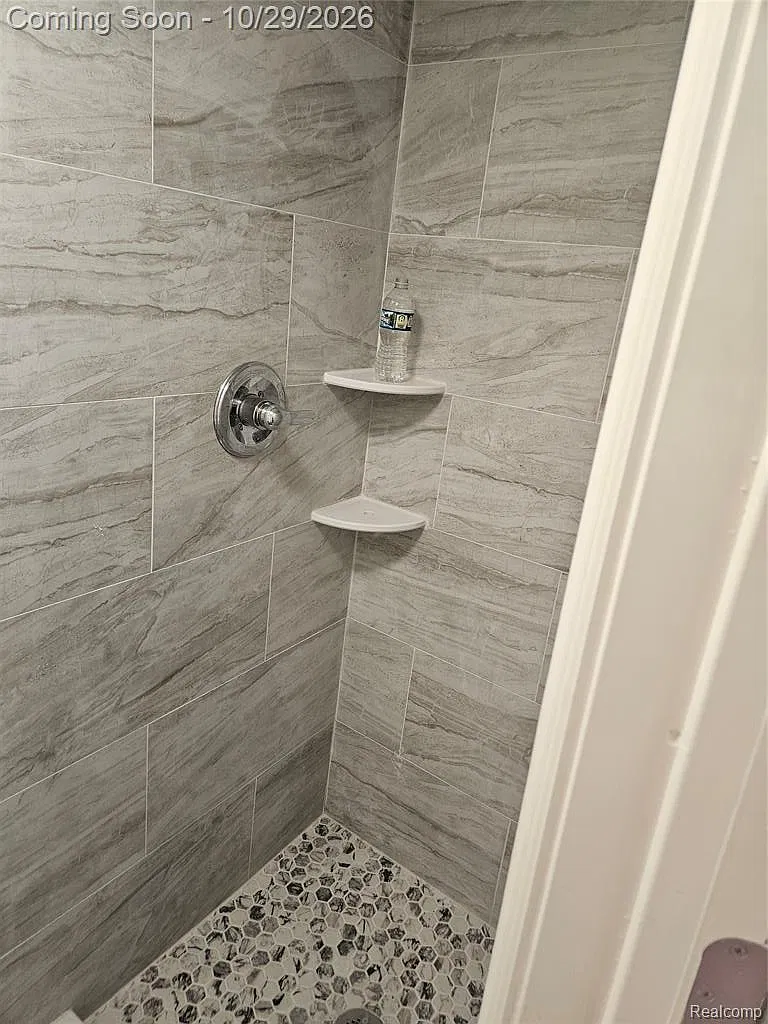 3 bed, 2.0 bath, 1800 sqft, $2,950 — Photo 4