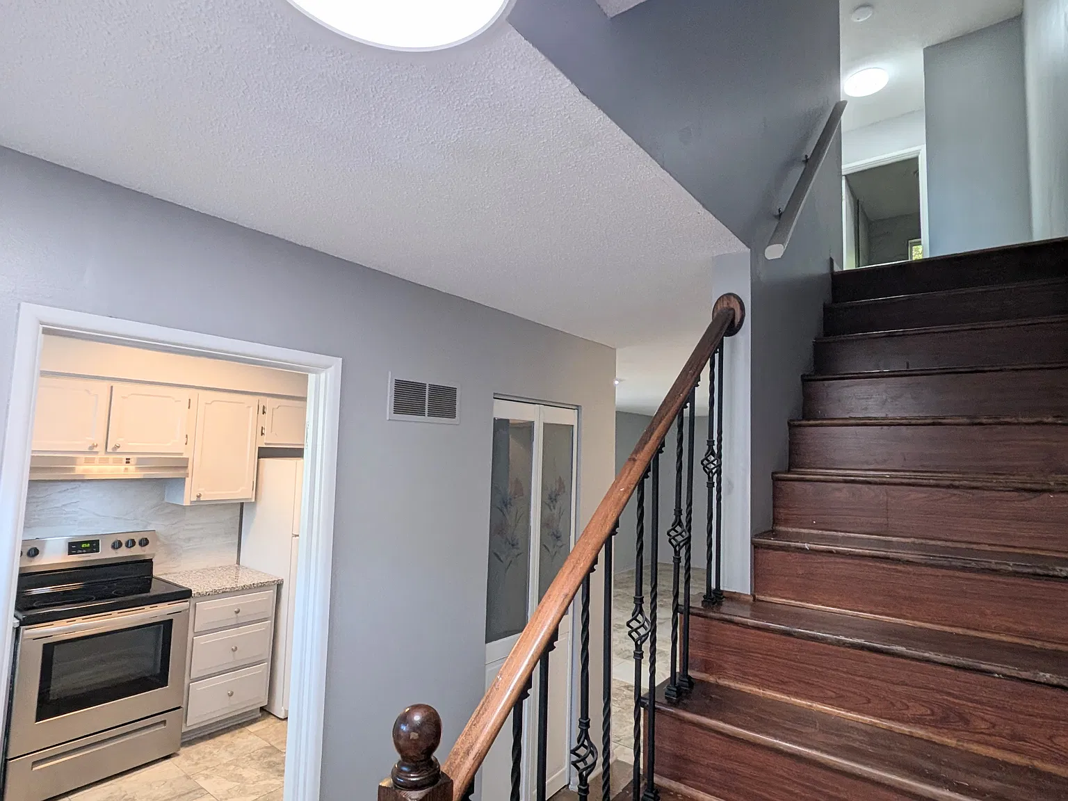 2 bed, 1.5 bath, 1056 sqft, $1,700 — Photo 4