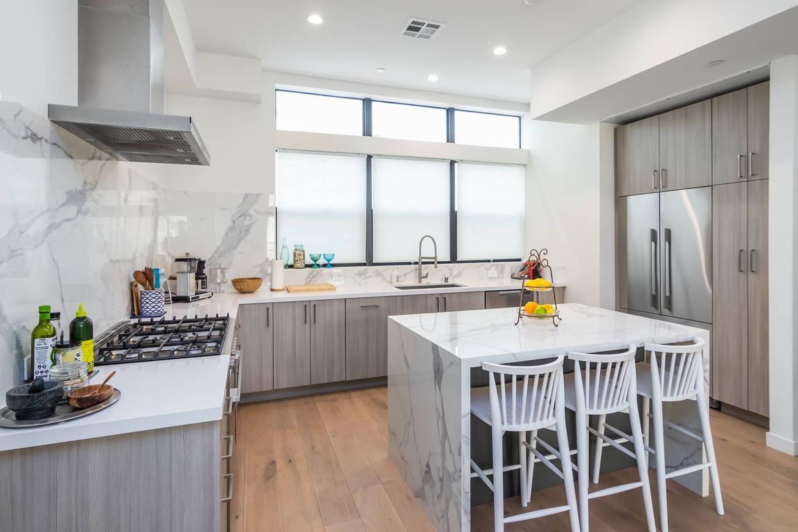 8 - Kitchen-