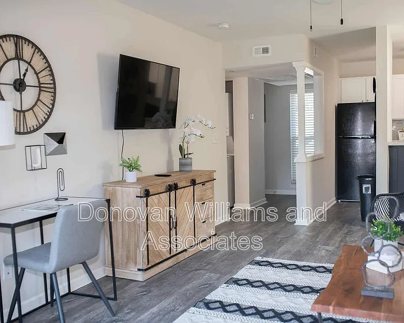 Woodland Park Apartments — Photo 3