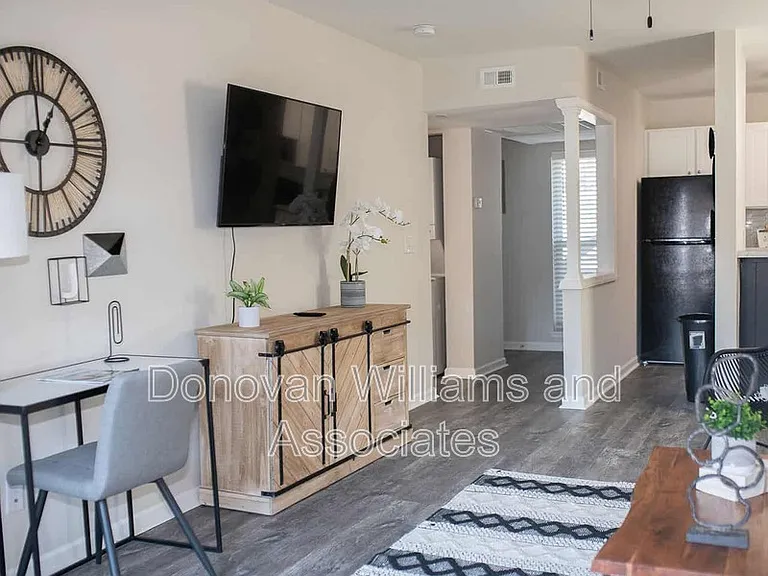 Woodland Park Apartments — Photo 3